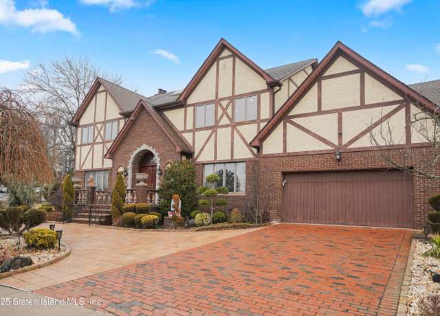 Property at 19 Luna Cir, Staten Island, NY 10312, 5 beds, 4.5 baths