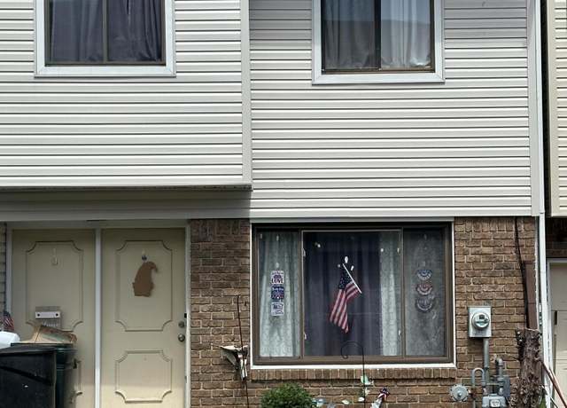 Property at 101 Redwood Loop, Staten Island, NY 10309, 3 beds, 1.5 baths