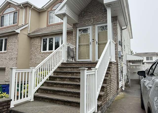 Property at 772 Rossville Ave, Staten Island, NY 10309, 3 beds, 3 baths