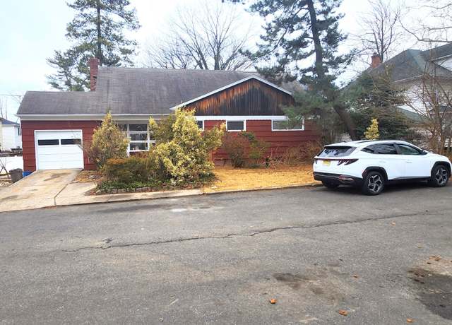 Property at 17 Carolina Pl, Staten Island, NY 10314, 3 beds, 1.5 baths