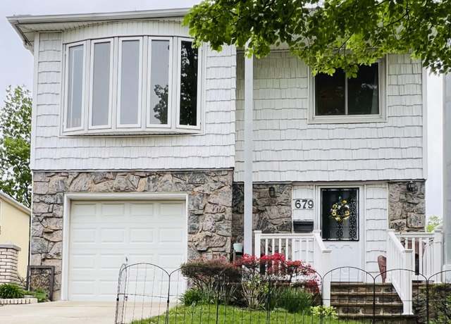 Property at 679 Collfield Ave, Staten Island, NY 10314, 5 beds, 3.5 baths