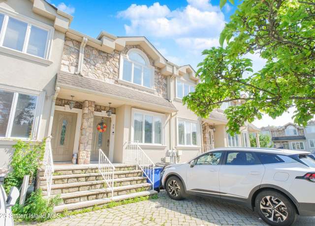 Property at 46 Calvanico Ln, Staten Island, NY 10314, 3 beds, 2.5 baths