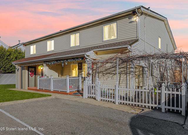 Property at 31 Greentree Ln, Staten Island, NY 10314, 3 beds, 2 baths