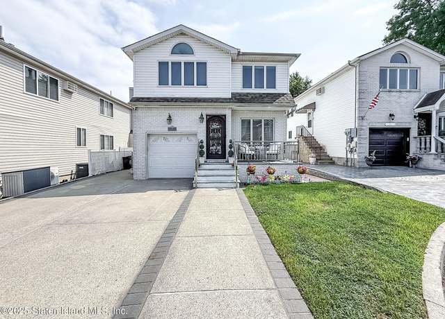 Property at 18 Lynbrook Ct, Staten Island, NY 10309, 3 beds, 3.5 baths