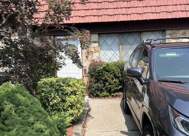 Property at 171 Rolling Hill Grn, Staten Island, NY 10312, 4 beds, 1.5 baths