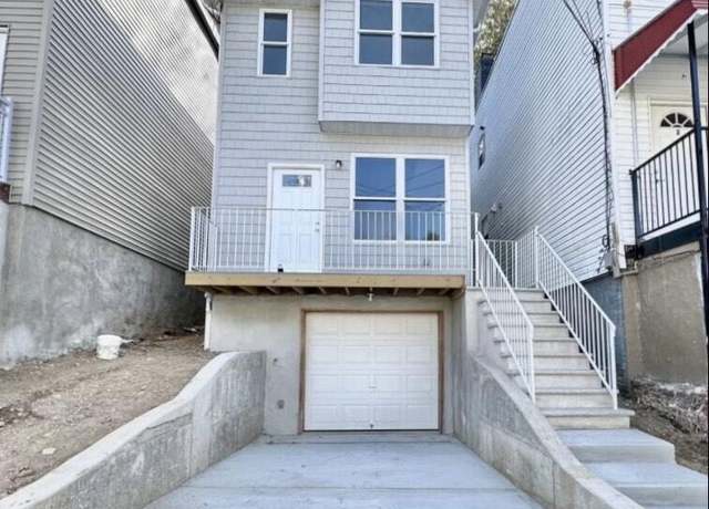 Property at 140 Hendricks Ave, Staten Island, NY 10301, 3 beds, 2.5 baths