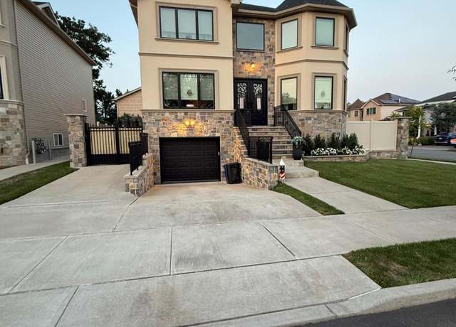Property at 239 Vernon Ave, Staten Island, NY 10309, 5 beds, 3.5 baths