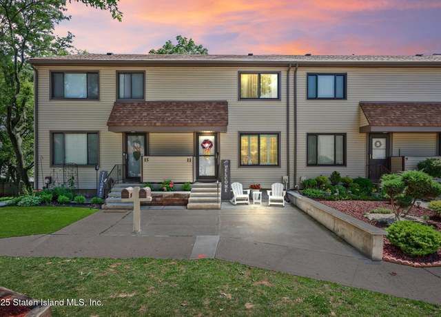 Property at 11 Bower Ct, Staten Island, NY 10309, 3 beds, 1.5 baths