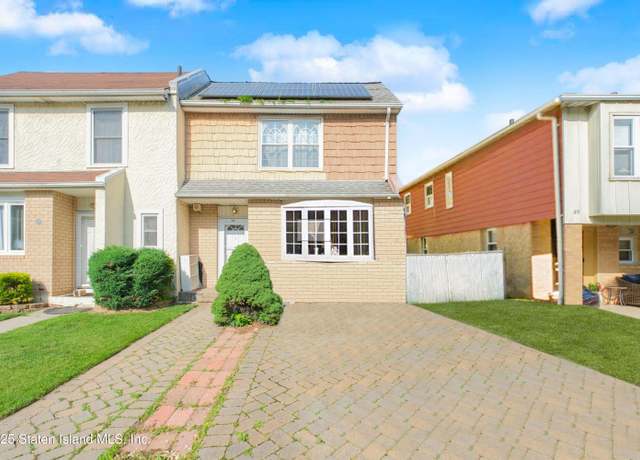 Property at 45 Russek Dr, Staten Island, NY 10312, 3 beds, 1.5 baths