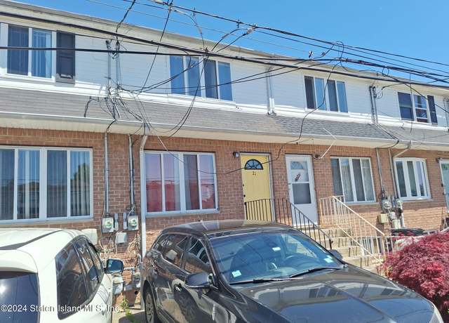 Property at 21 Spirit Ln, Staten Island, NY 10303, 3 beds, 2.5 baths