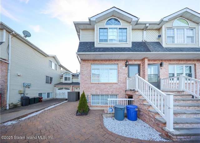 Property at 78 Darnell Ln, Staten Island, NY 10309, 4 beds, 2.5 baths