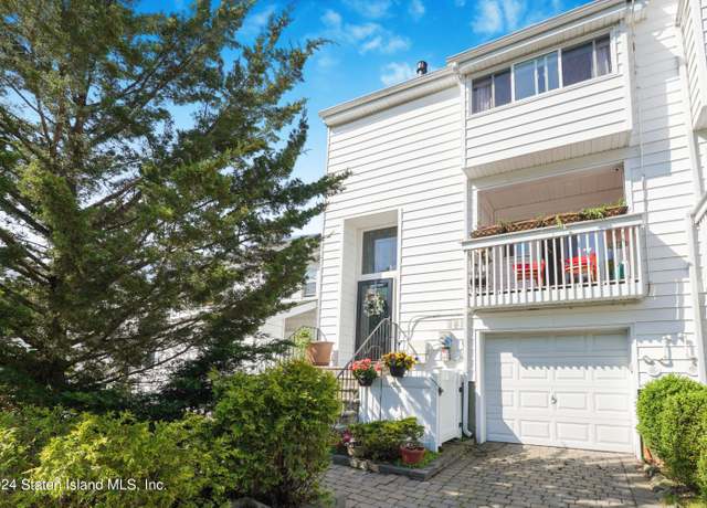 Property at 26 Hampton Grn, Staten Island, NY 10312, 3 beds, 1.5 baths