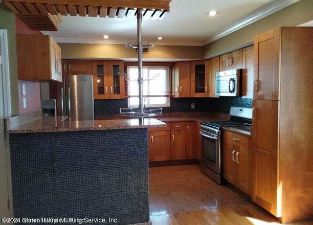 Property at 126 Cassidy Pl Unit H2, Staten Island, NY 10301, 2 beds, 1.5 baths