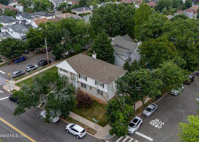 Property at 669 Bloomingdale Rd, Staten Island, NY 10309, 5 beds, 2.5 baths
