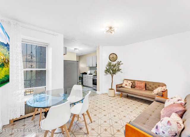 Property at 11 Coonley Ct, Staten Island, NY 10303, 3 beds, 2 baths