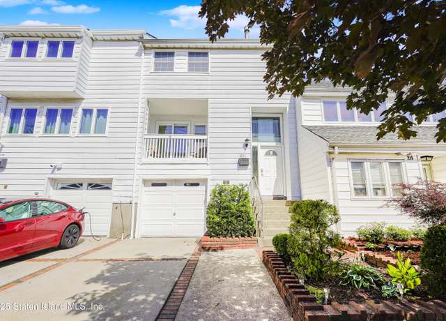 Property at 211 Dover Grn, Staten Island, NY 10312, 3 beds, 2 baths