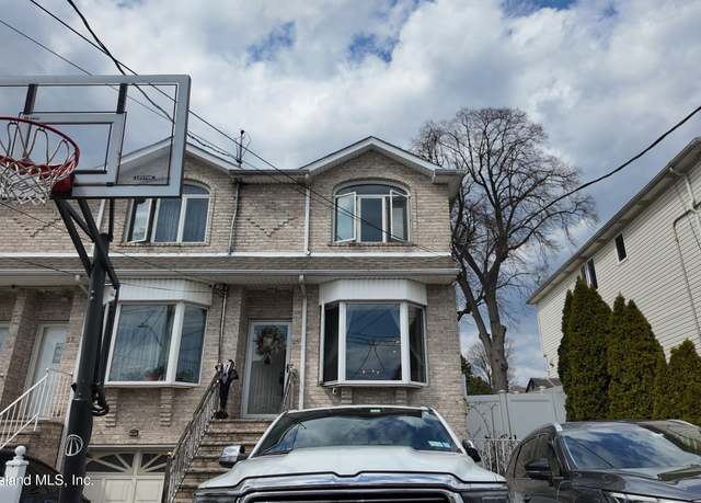Property at 25 Palisade St, Staten Island, NY 10305, 3 beds, 2.5 baths
