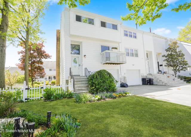 Property at 40 Kyle Ct, Staten Island, NY 10312, 4 beds, 2.5 baths