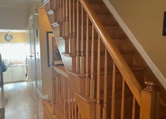 Property at 142 Alex Cir, Staten Island, NY 10305, 3 beds, 2.5 baths