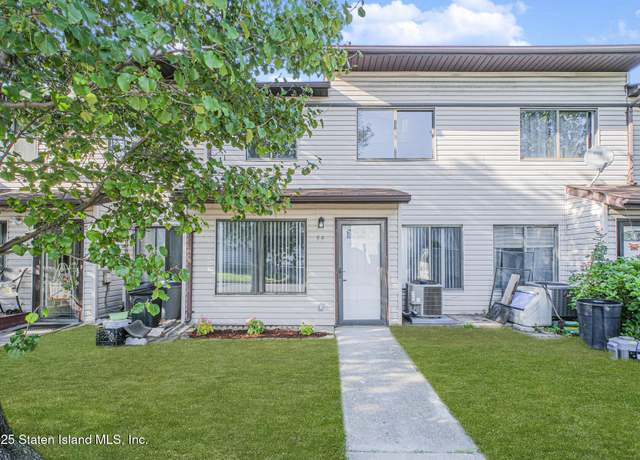 Property at 94 Wolkoff Ln, Staten Island, NY 10303, 2 beds, 1.5 baths