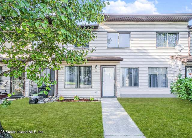 Property at 94 Wolkoff Ln, Staten Island, NY 10303, 2 beds, 1.5 baths