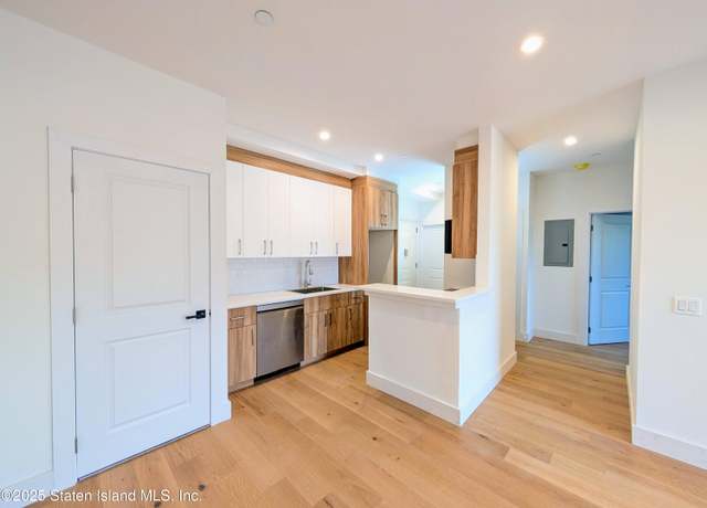 Property at 3865 Amboy Rd Unit 2c, Staten Island, NY 10308, 2 beds, 2 baths