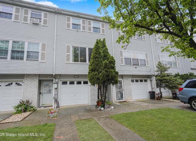 Property at 121 Lorraine Loop, Staten Island, NY 10309, 3 beds, 2 baths
