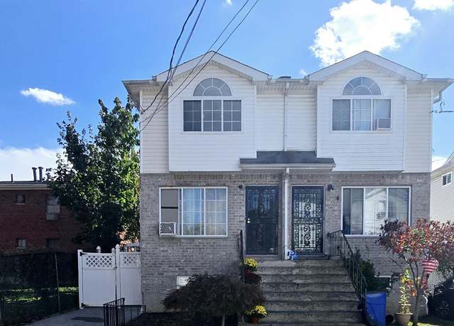 Property at 30 Bridge Ct, Staten Island, NY 10305, 3 beds, 2.5 baths