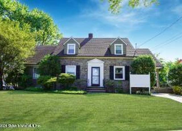 Property at 129 Slosson Ave, Staten Island, NY 10314, 5 beds, 2.5 baths