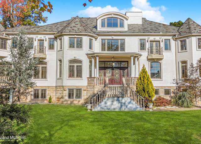 Property at 96 Circle Rd, Staten Island, NY 10304, 9 beds, 8.5 baths