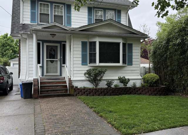 Property at 2 Curtis Ct, Staten Island, NY 10310, 3 beds, 1 bath