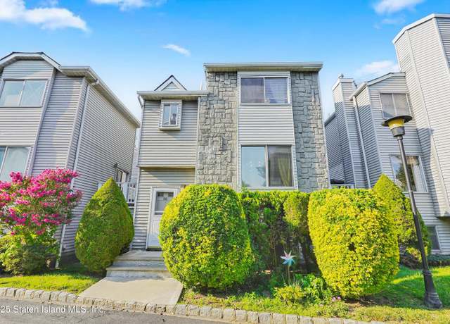 Property at 68 Regal Walk, Staten Island, NY 10303, 3 beds, 2.5 baths