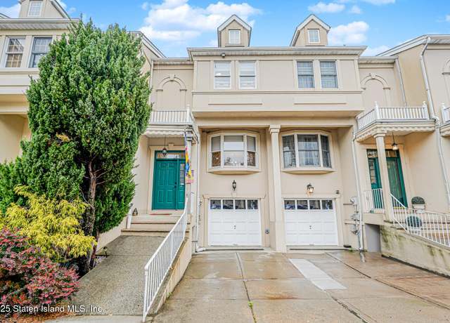 Property at 31 Cobblers Ln, Staten Island, NY 10304, 3 beds, 2.5 baths