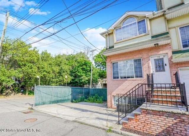 Property at 16 Cranberry Ct, Staten Island, NY 10309, 4 beds, 2.5 baths