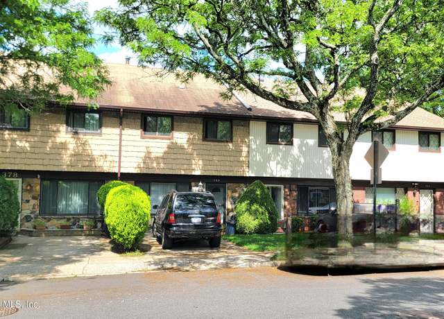 Property at 378 Rolling Hills Grn, Staten Island, NY 10312, 4 beds, 1.5 baths