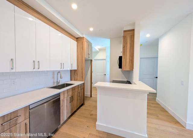 Property at 3865 Amboy Rd Unit 3e, Staten Island, NY 10308, 2 beds, 2 baths