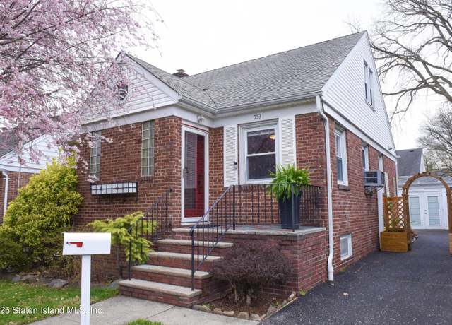 Property at 553 Oakland Ave, Staten Island, NY 10310, 4 beds, 2 baths