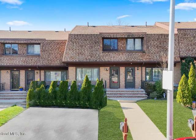 Property at 40 Amy Ct, Staten Island, NY 10314, 3 beds, 2.5 baths