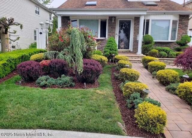 Property at 662 Barlow Ave, Staten Island, NY 10312, 4 beds, 2.5 baths