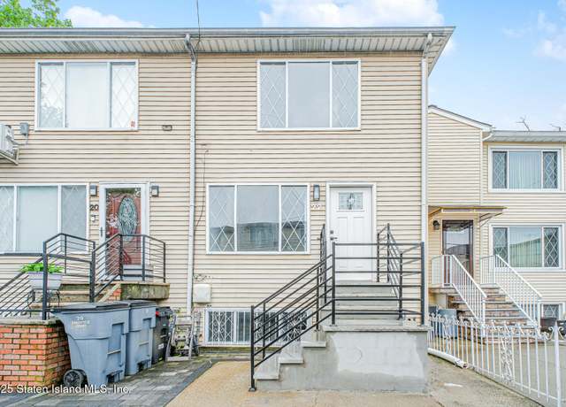 Property at 22 Greenfield Ct, Staten Island, NY 10304, 2 beds, 2.5 baths