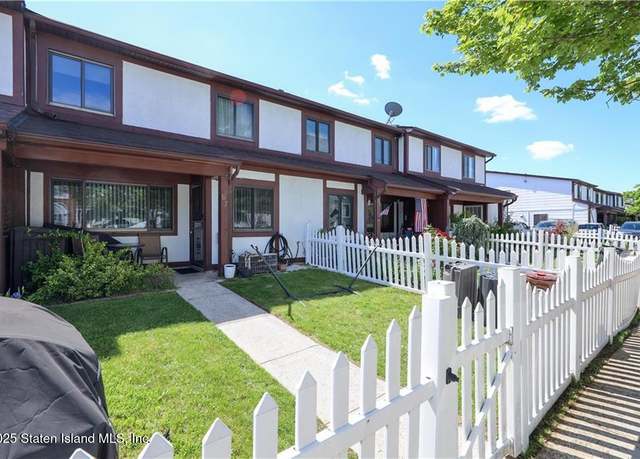 Property at 97 Debbie St, Staten Island, NY 10314, 2 beds, 1.5 baths