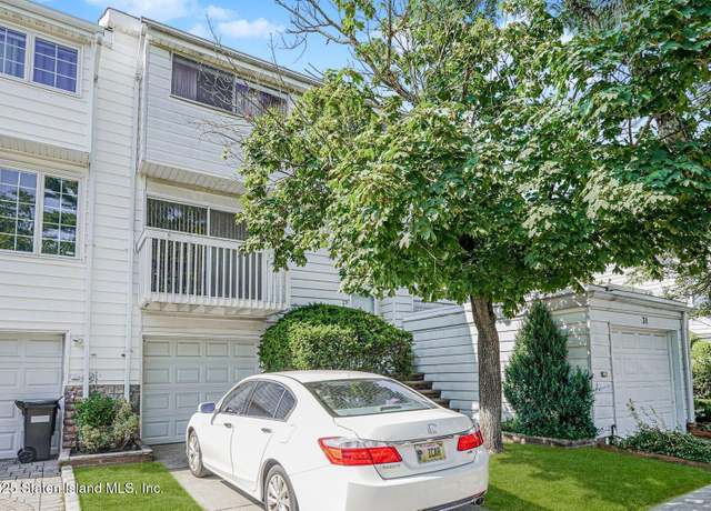 Property at 29 Chestnut Cir, Staten Island, NY 10312, 4 beds, 2.5 baths