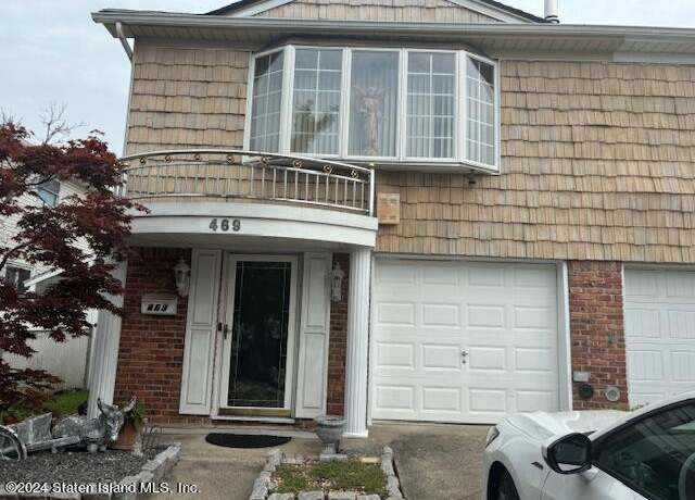 Property at 469 Barlow Ave, Staten Island, NY 10308, 3 beds, 1.5 baths