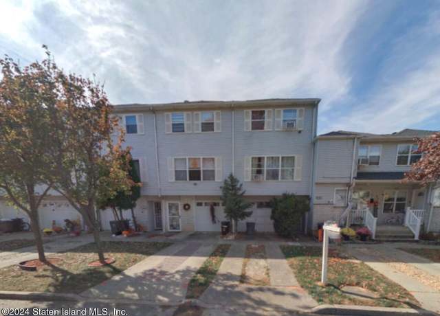 Property at 117 Lorraine Loop, Staten Island, NY 10309, 3 beds, 2 baths