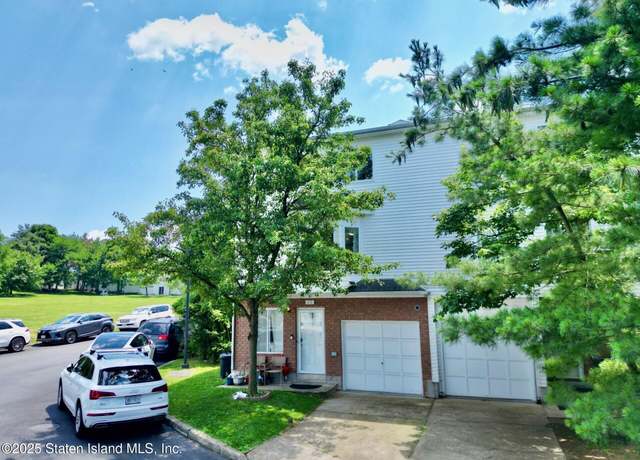 Property at 26 Aspen Knolls Way, Staten Island, NY 10311, 4 beds, 2.5 baths