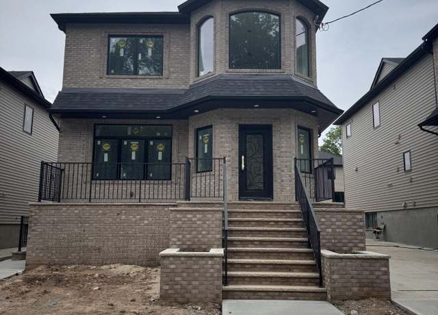 Property at 389 Philip Ave, Staten Island, NY 10312, 5 beds, 2.5 baths