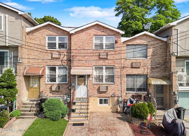 Property at 21 Dayna Dr, Staten Island, NY 10305, 2 beds, 1.5 baths