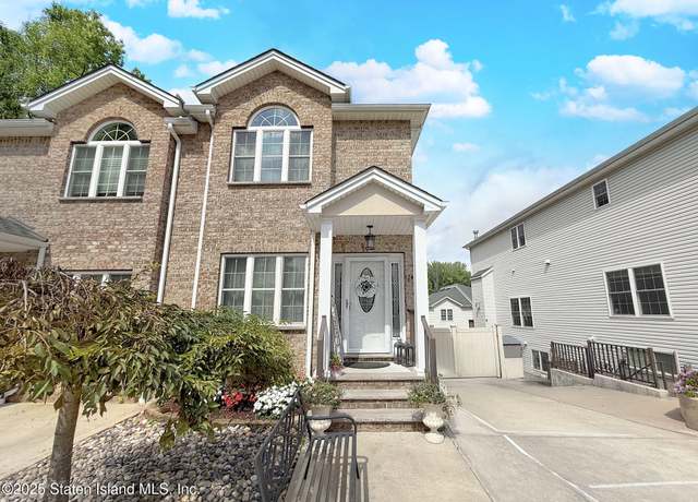 Property at 124 Santa Monica Ln, Staten Island, NY 10309, 3 beds, 3.5 baths