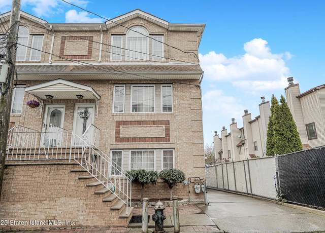 Property at 28 Marisa Ct, Staten Island, NY 10314, 4 beds, 2.5 baths
