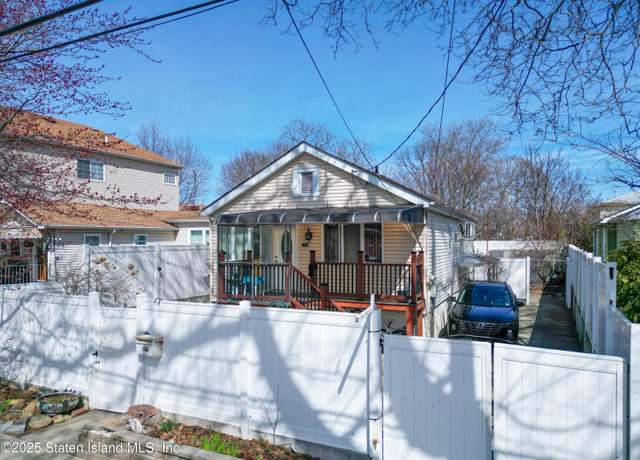 Property at 139 Bionia Ave, Staten Island, NY 10305, 3 beds, 1 bath